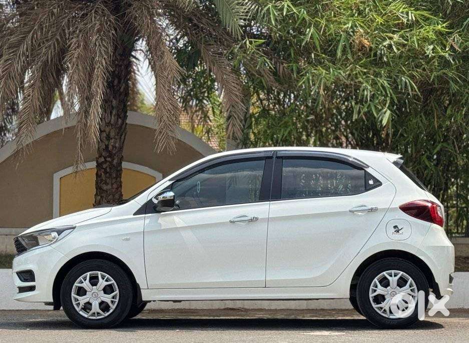 Tata Tiago Xe, 2022, Petrol