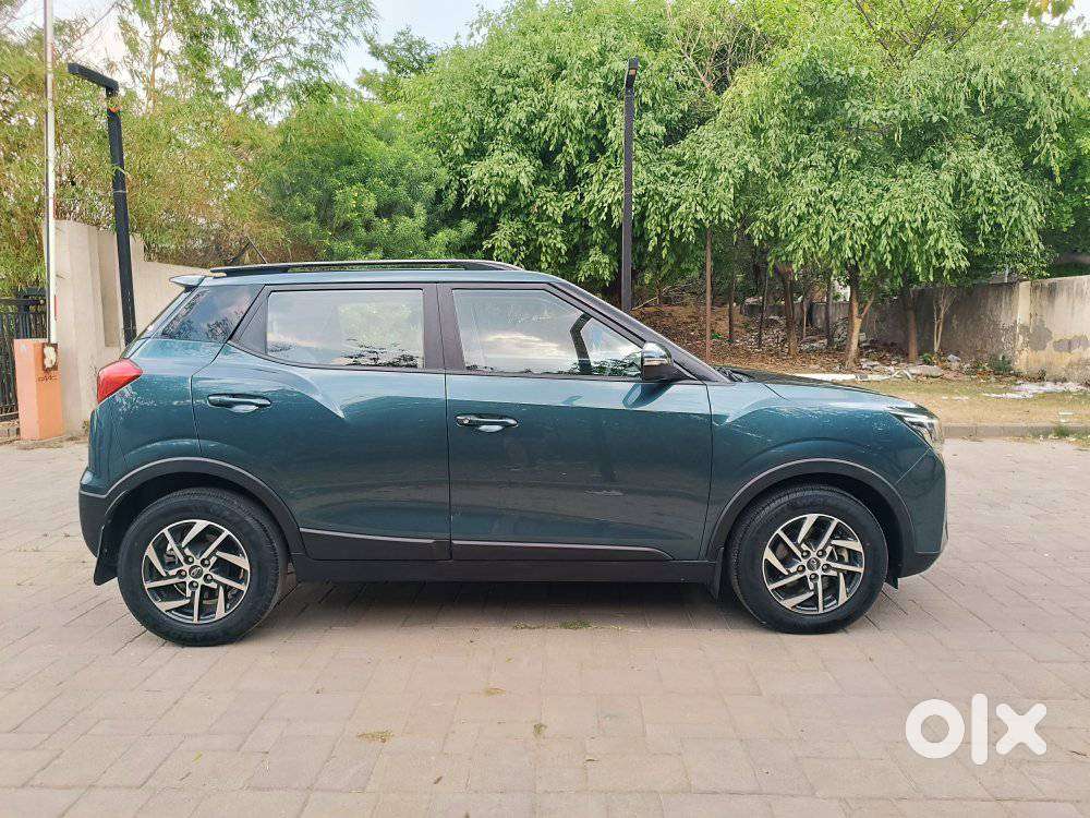 Mahindra Xuv300 1.2 W8 (o) Amt Petrol, 2022, Petrol