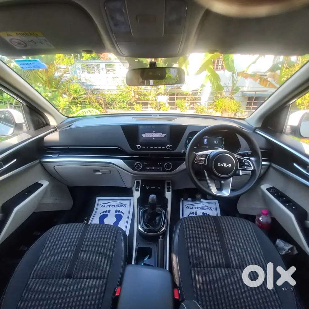 Kia Carens 2022 Petrol 15400 Km Driven Showroom Condition
