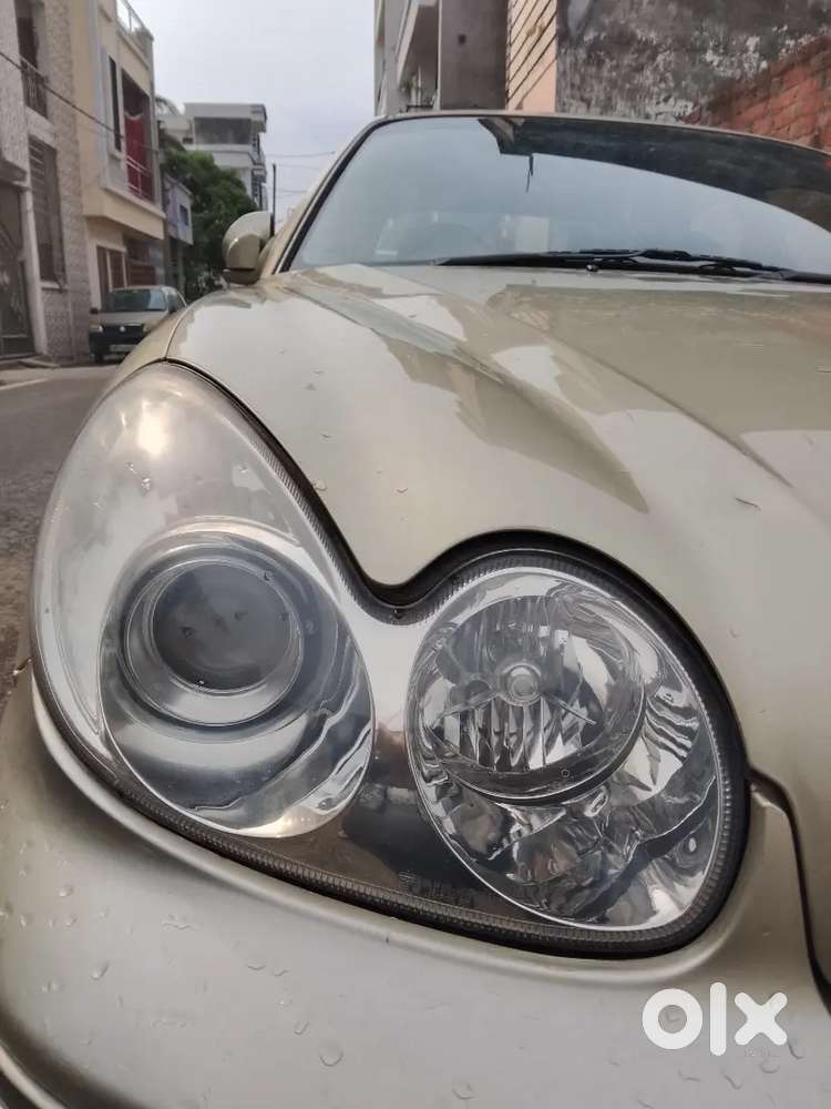 लक्जरी कार लोग  रुक रुक के मुड़ मुड़ 
के न देखे तो पैसे वापिस