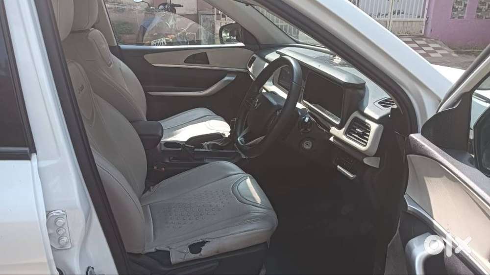 Mahindra Xuv700 Mx Diesel 2023 Good Condition New Battery + New Tier