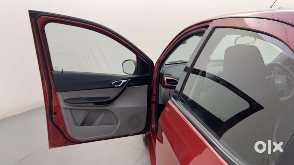 Tata Tiago Xza, 2018, Petrol