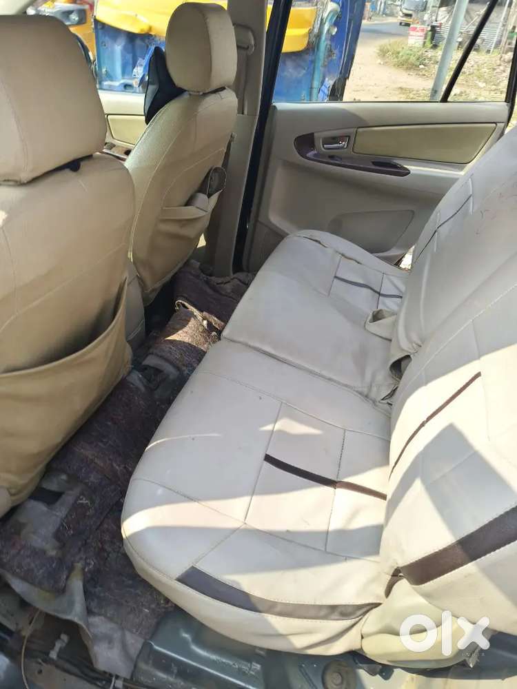 Only Innova Original 2 +1 Seat Available