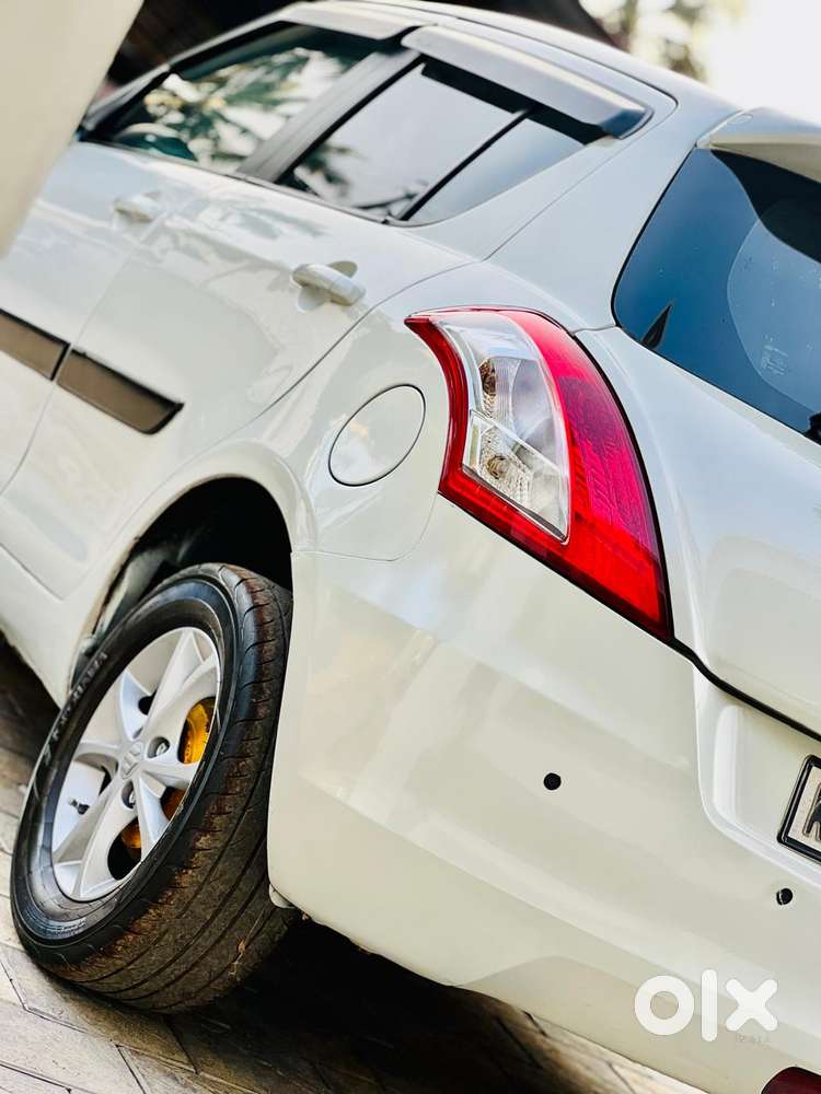 Maruti Suzuki Swift Vxi Optional, 2015, Petrol