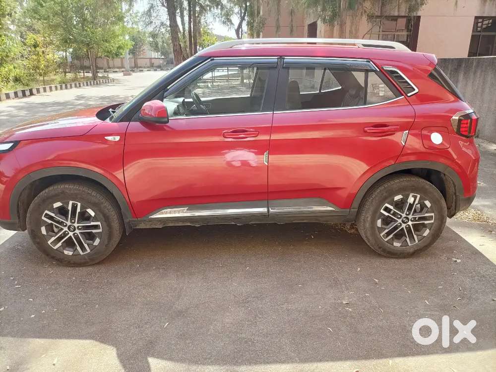 Hyundai Venue 2023 Petrol 5000 Km Driven