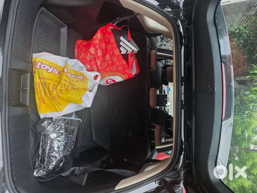 Mg Hector Plus 2023 Model Under Warranty.