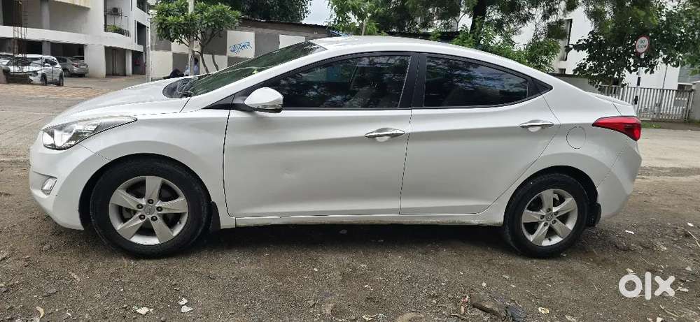 Hyundai New Elantra 2014 Diesel 147000 Km Driven