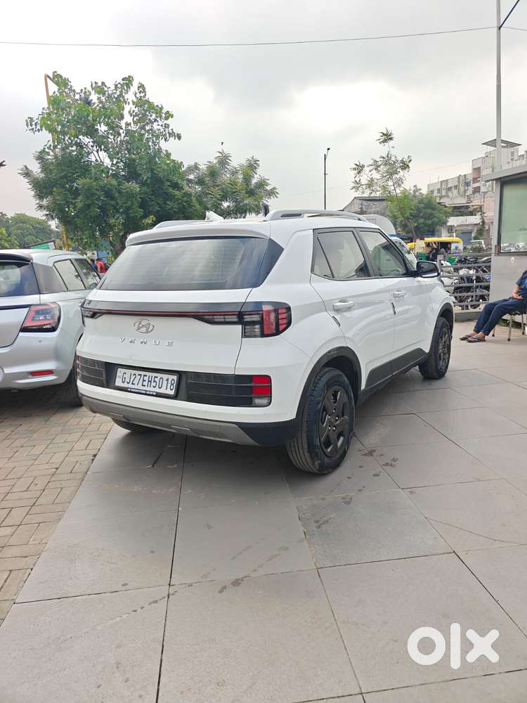 Hyundai Venue 1.2 S (o), 2025, Cng & Hybrids