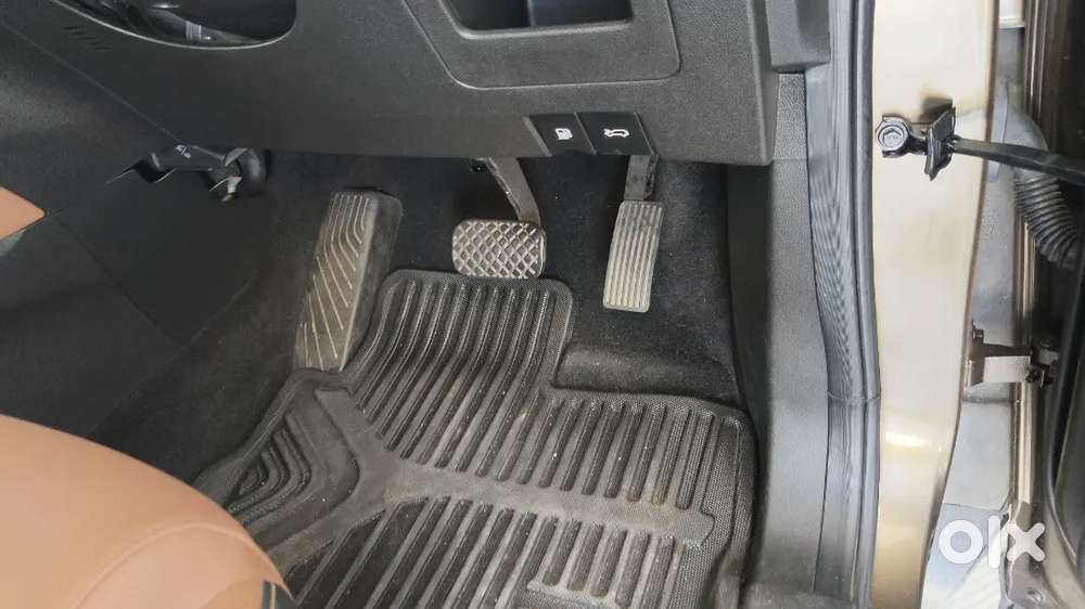 Mg Hector Plus Savvy 2023 Turbo Petrol Year