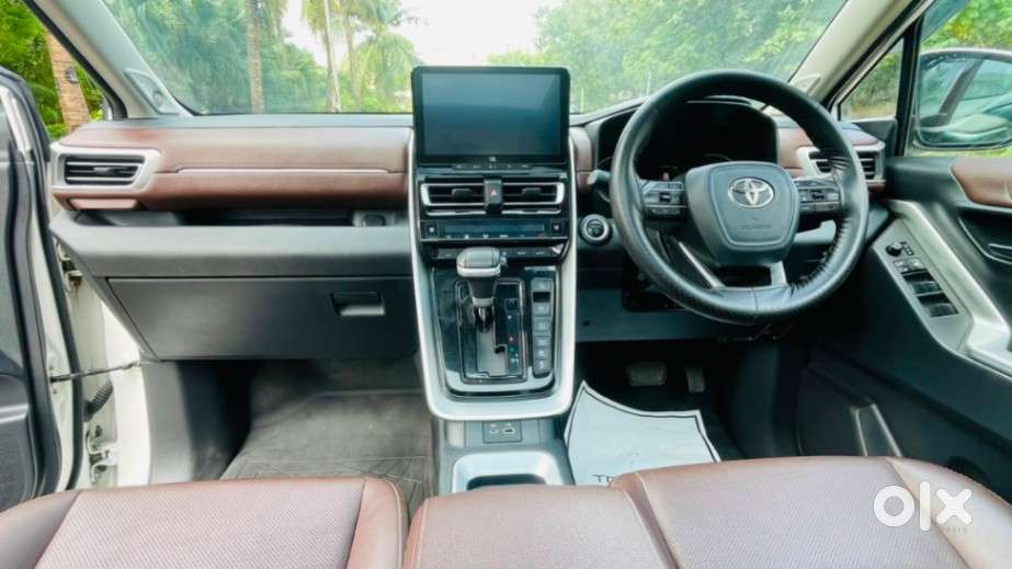 Toyota Innova Hycross 2.0 Zx Hybrid 7 Str, 2024, Petrol