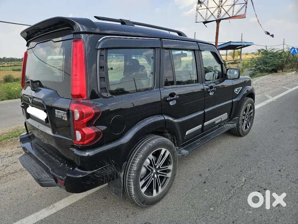 Mahindra Scorpio Classic S11 2024
