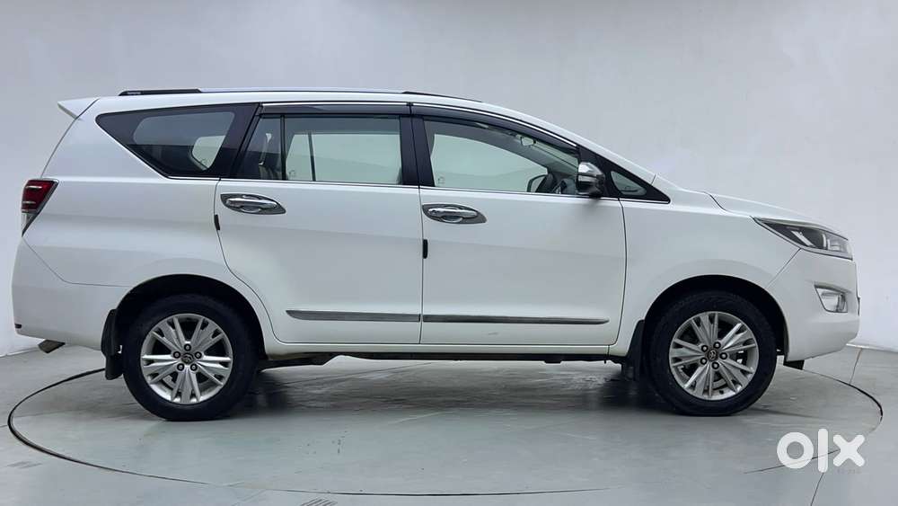 Toyota Innova Crysta 2.8 Zx At 7 Seater, 2016, Diesel