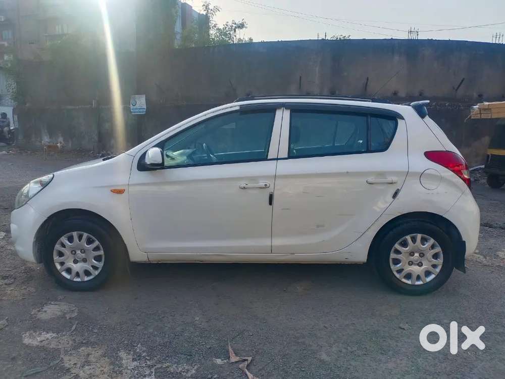 I20 Magna Car