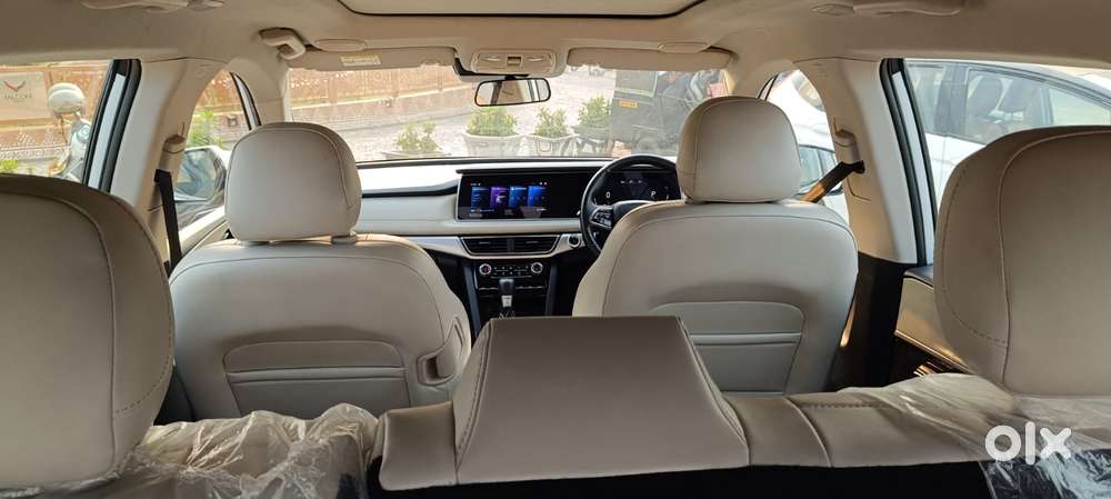 Mahindra Xuv700 2.2 Ax 7 Diesel At Luxury Pack Str, 2025, Diesel