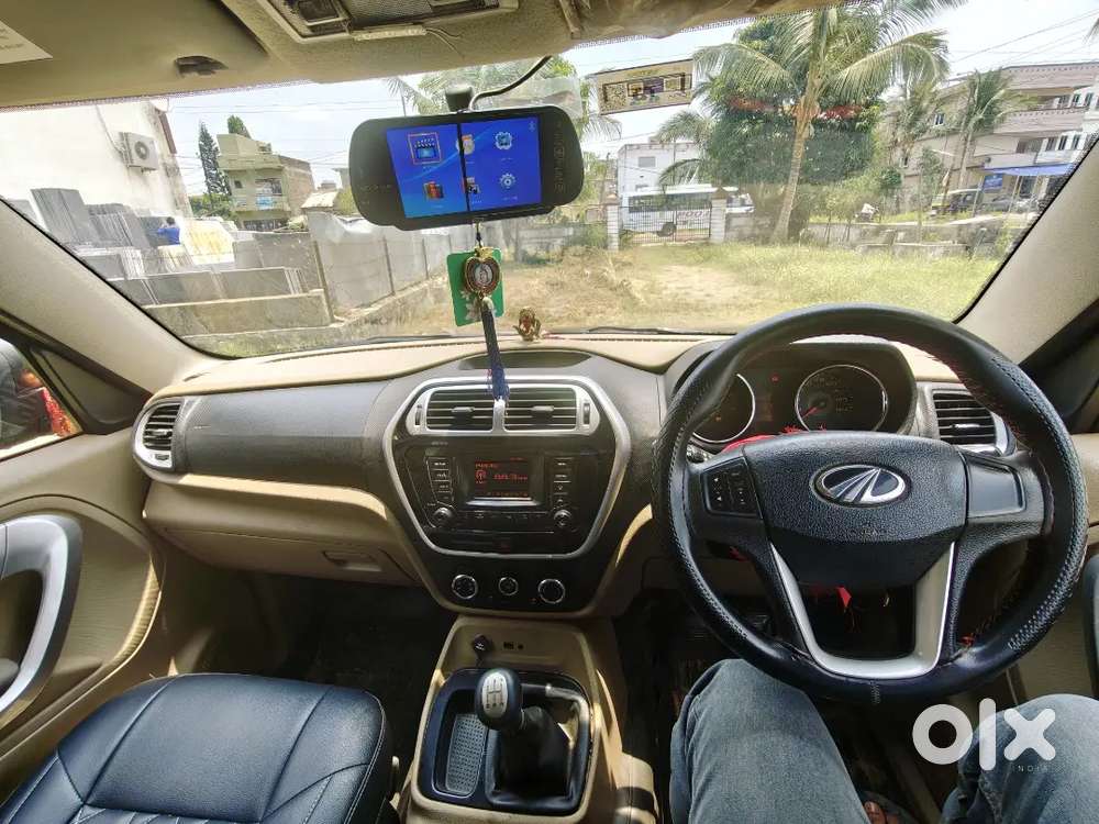 Mahindra Tuv 300 2018 T8