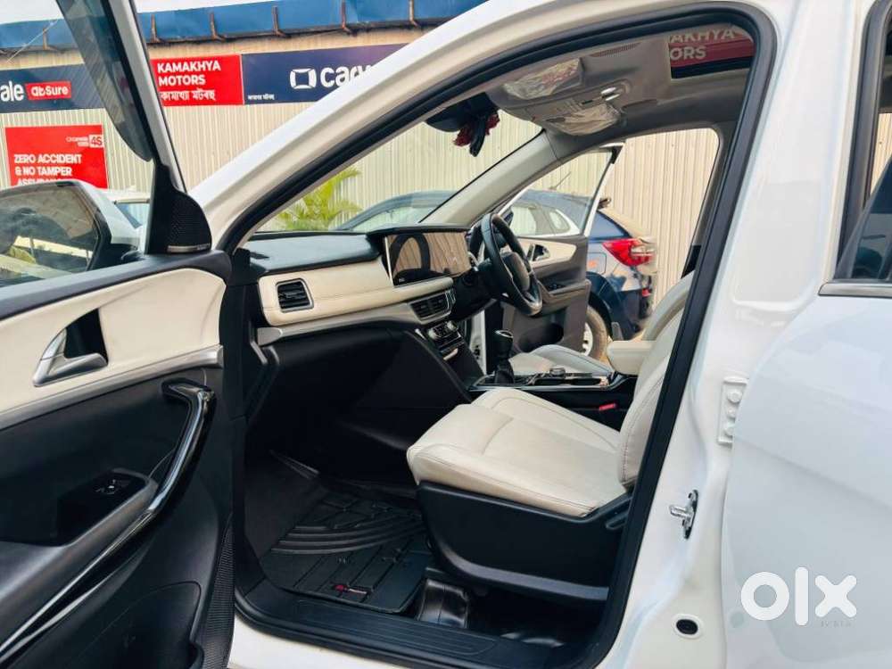 Mahindra Xuv700 2.2 Ax 7 Diesel Mt Luxury Pack Str, 2023, Diesel