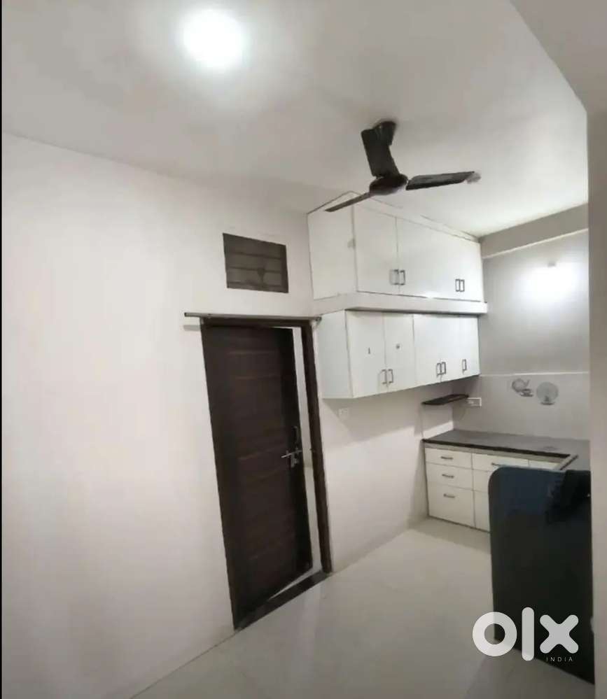 Independent 2bhk unfurnished flat for rent near Bombay hospital
