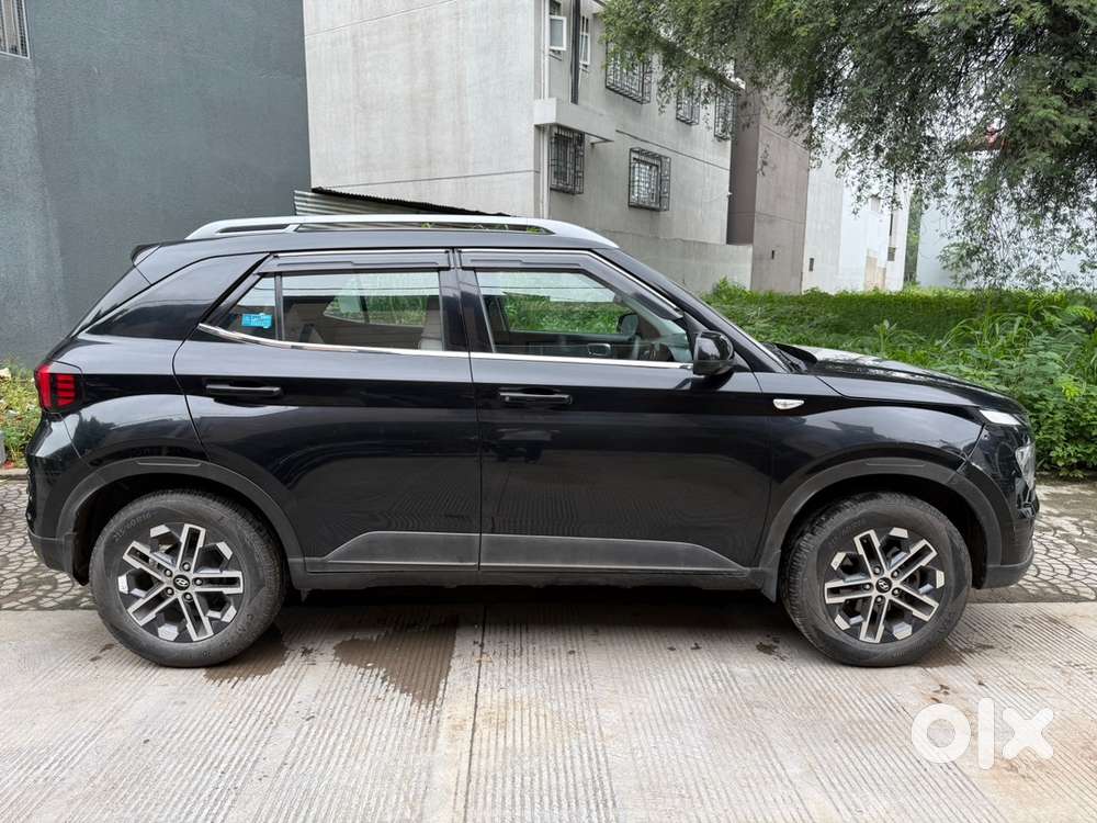 Hyundai Venue Petrol Manual 2023
