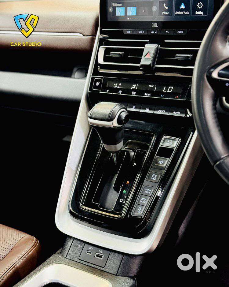 Toyota Innova Hycross 2.0 Zx Hybrid 7 Str, 2024