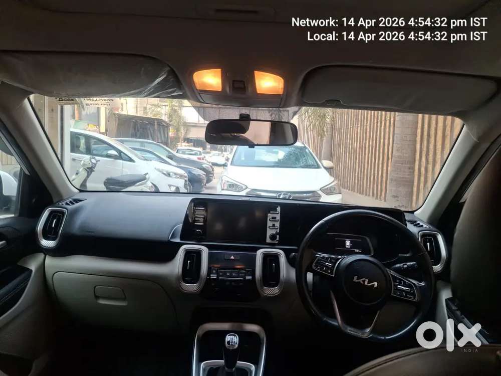 Both Keys 
Sunroof 
Pushbutton 
Alloywheel 
No. Exidental 
No. वर्क.