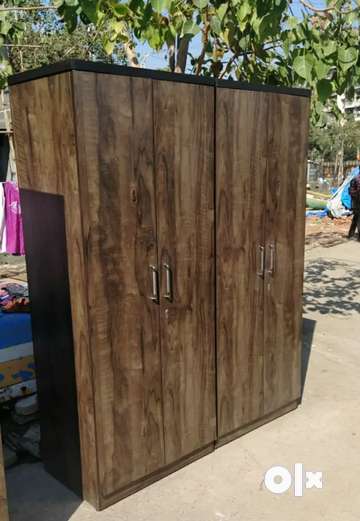 4 door store wardrobe olx