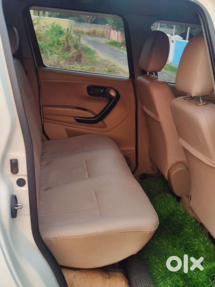 Mahindra Tuv 300 T6 Plus, 2016, Diesel