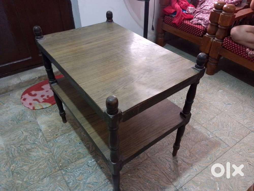 Wooden Table 3 x 2 size Double shelf good condition