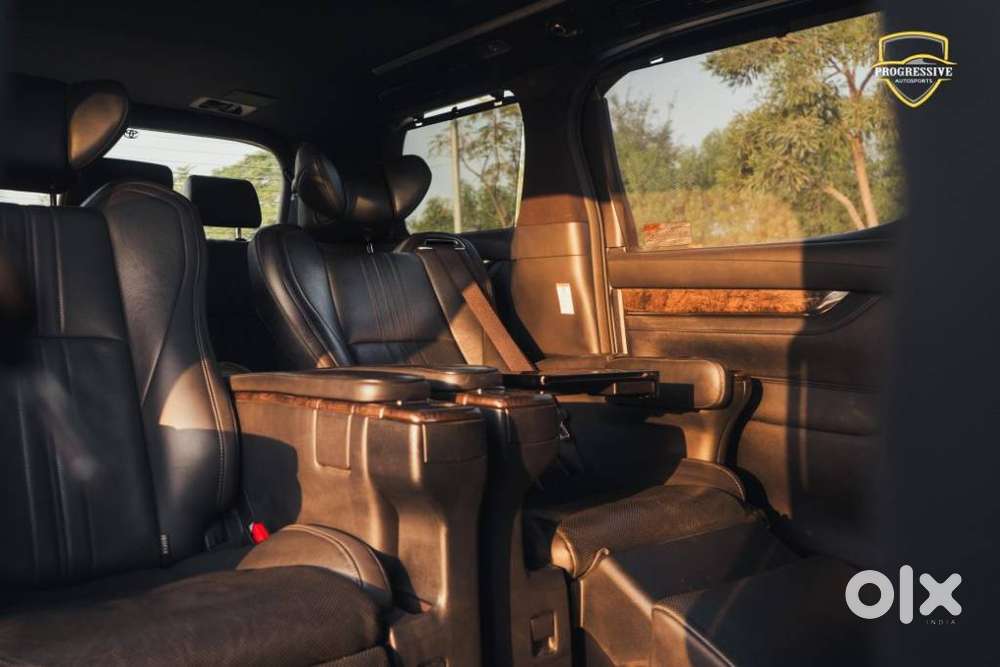 Toyota Vellfire Vip – Executive Lounge, 2022, Petrol