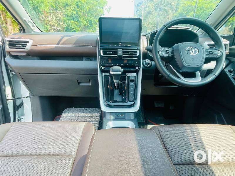 Toyota Innova Hycross 2.0 Zx (o) Hybrid 7 Str, 2024, Petrol