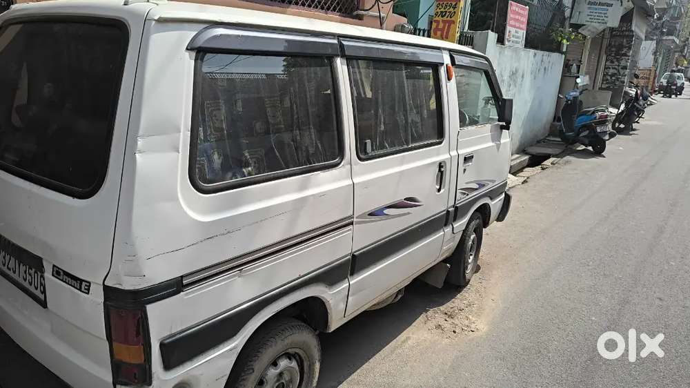 8 Seater Car