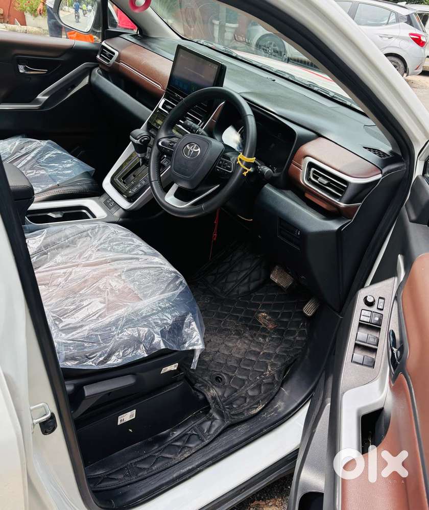 Toyota Innova Hycross 2.0 Vx (o) Hybrid 7 Str, 2026, Petrol