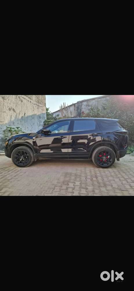 Tata Harrier Dark Edition