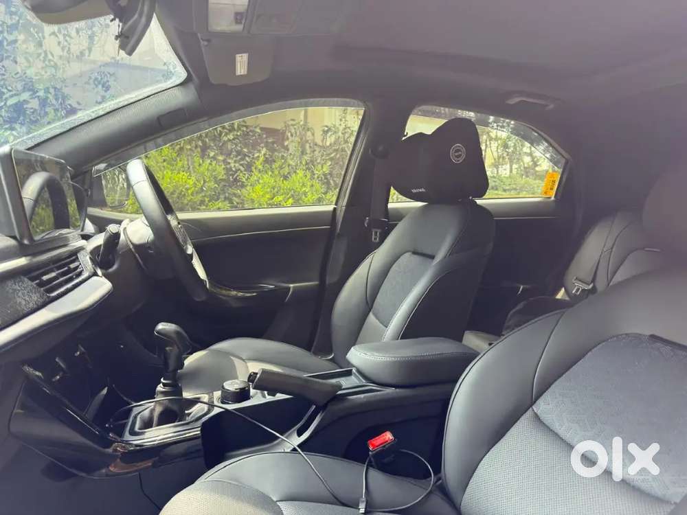 Tata Nexon Creative Plus Ps (panoramic Sunroof) Dark Edition