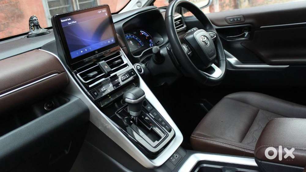 Toyota Innova Hycross 2.0 Zx Hybrid 7 Str, 2024, Petrol