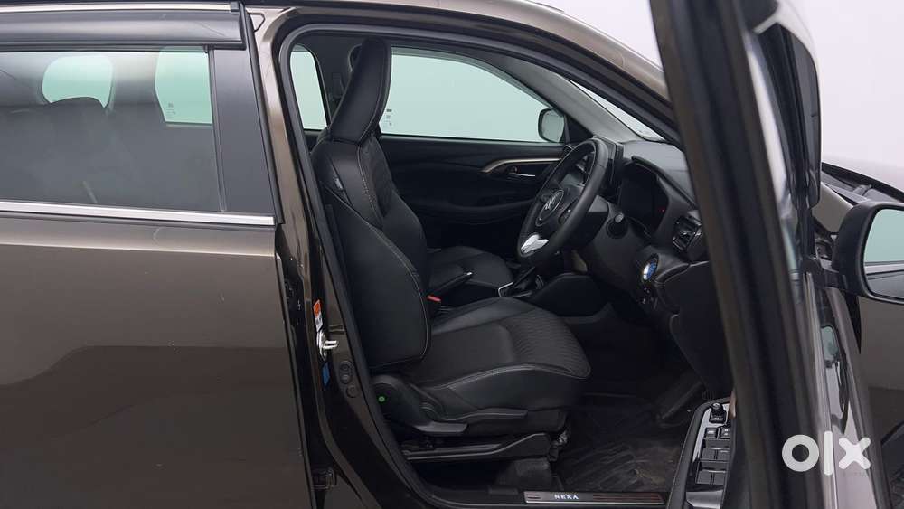 Maruti Suzuki Grand Vitara 1.5 Alpha Plus Intelligent Hybrid Ecvt, 2..