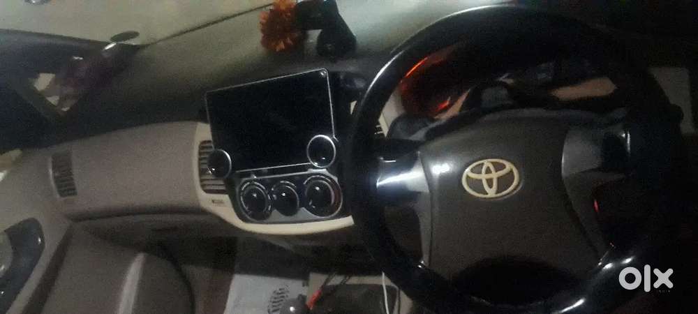 Toyota Innova 7+1 Yellow Board.\ Frant 2 Tyre New, Back J K
