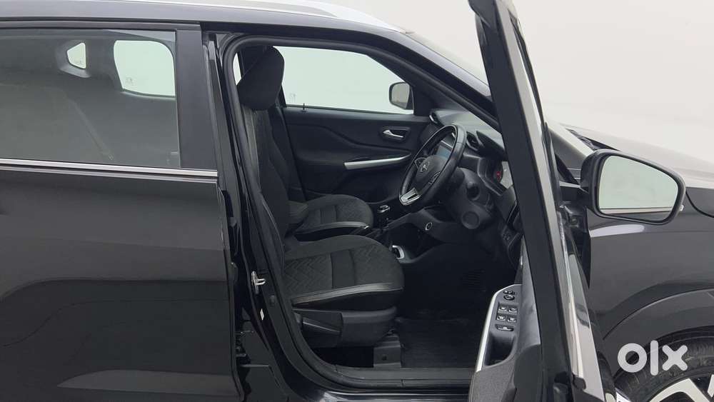 Nissan Magnite 1.0 Xv Premium, 2023, Petrol