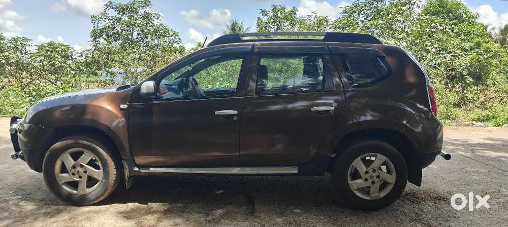 Renault Duster Car