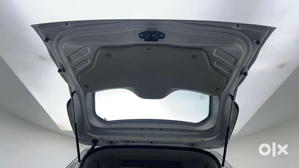 Renault Triber Rxe, 2023, Petrol
