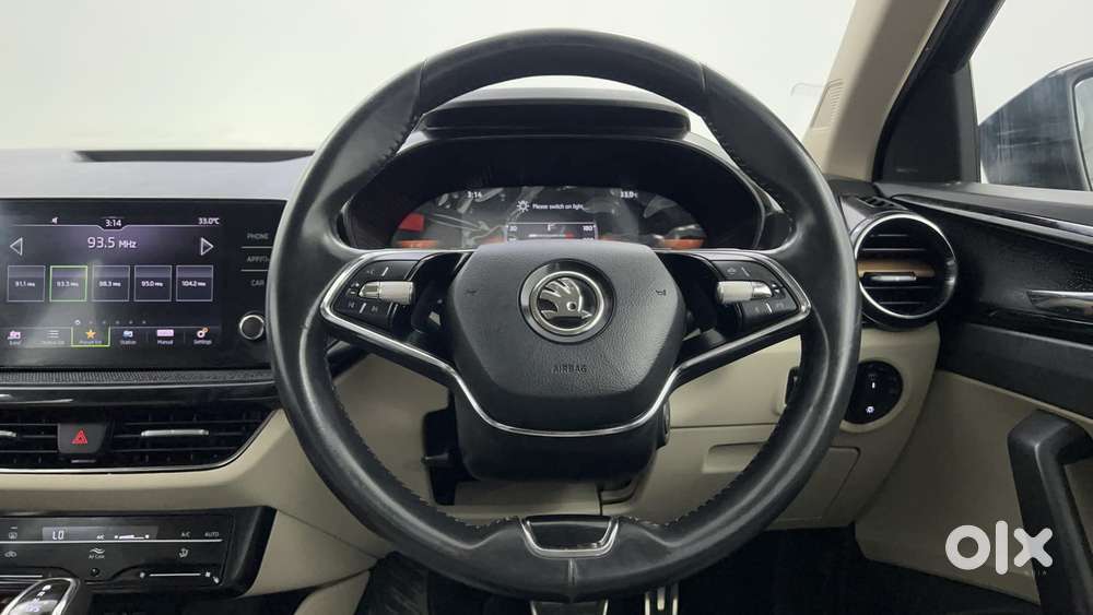 Skoda Slavia Style 1.0l Tsi At, 2022, Petrol