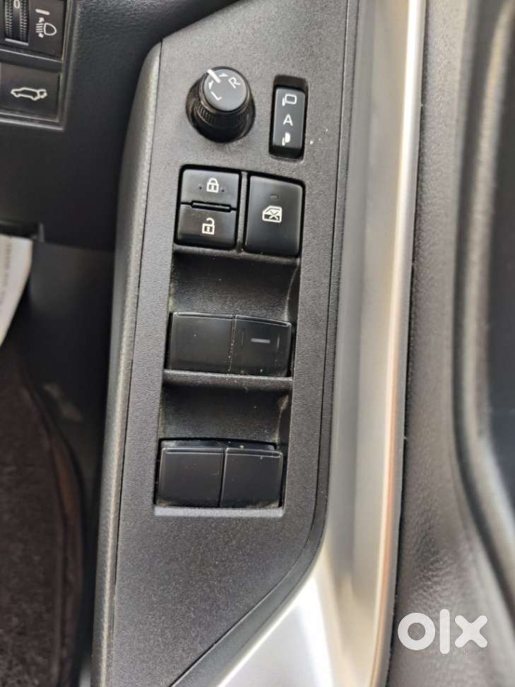 Toyota Innova Hycross 2.0 Zx (o) Hybrid 7 Str, 2024, Petrol