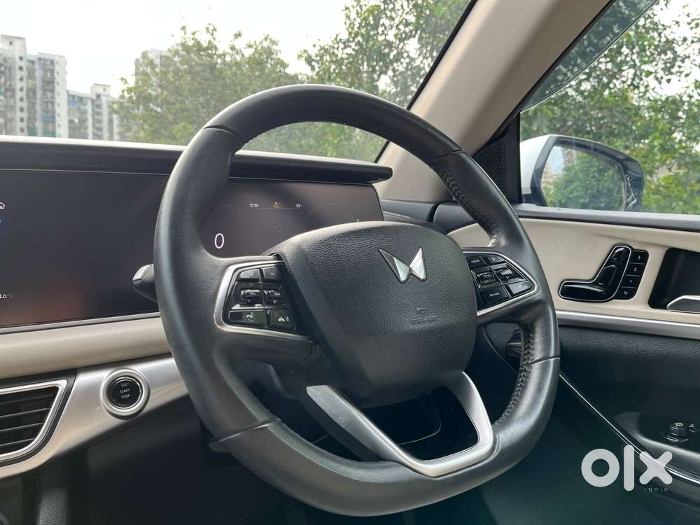 Mahindra Xuv700 2.0 Ax 7 Petrol At Luxury Pack Str, 2022, Petrol