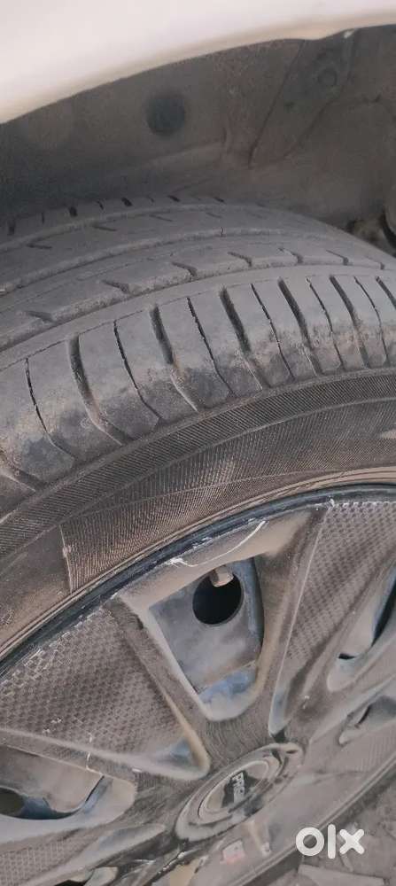 Well Maintained Car (spinni Or Car 24 Wale Dur Rahe )