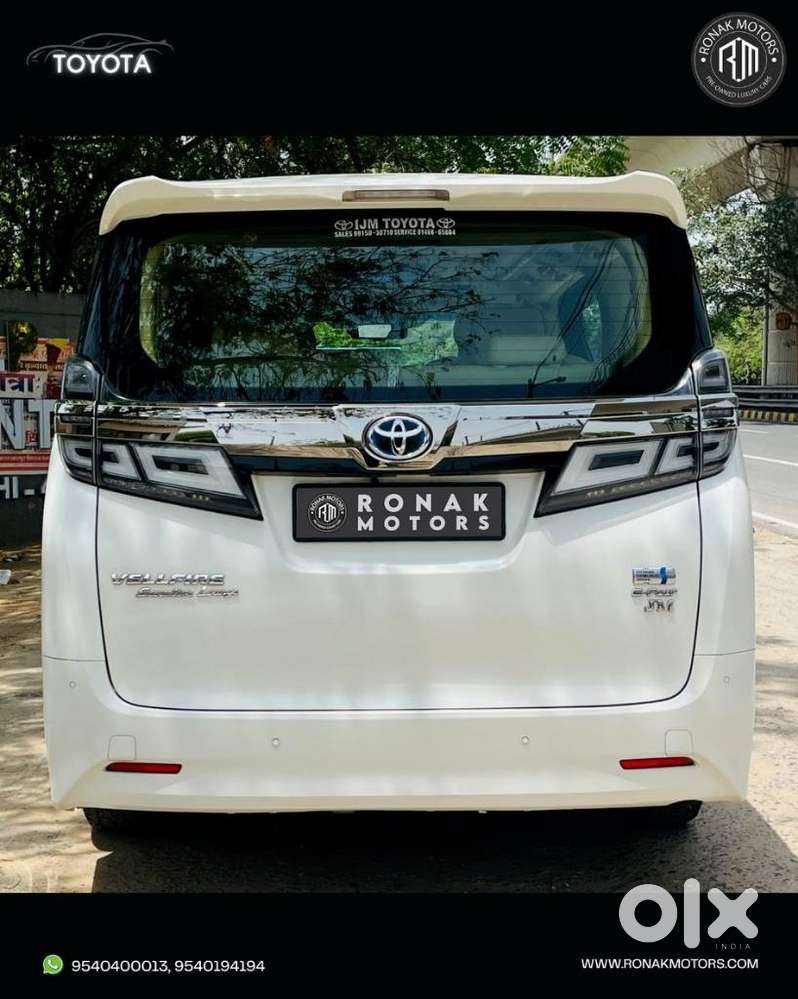 Toyota Vellfire 2.5 Executive Lounge, 2022, Petrol