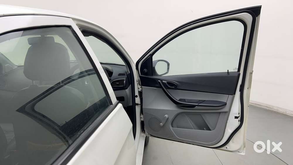 Tata Tiago Xe, 2020, Petrol