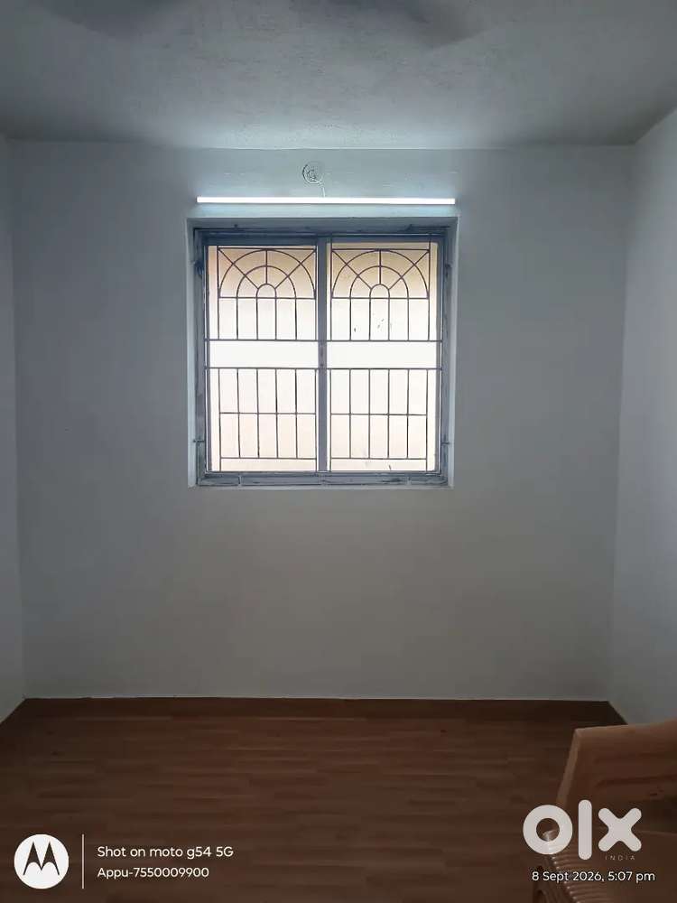 350SQFT 2NDFLOOR OFFICE SPACE RENT ₹15000 AT MADURAVOYAL.ON MAIN ROAD