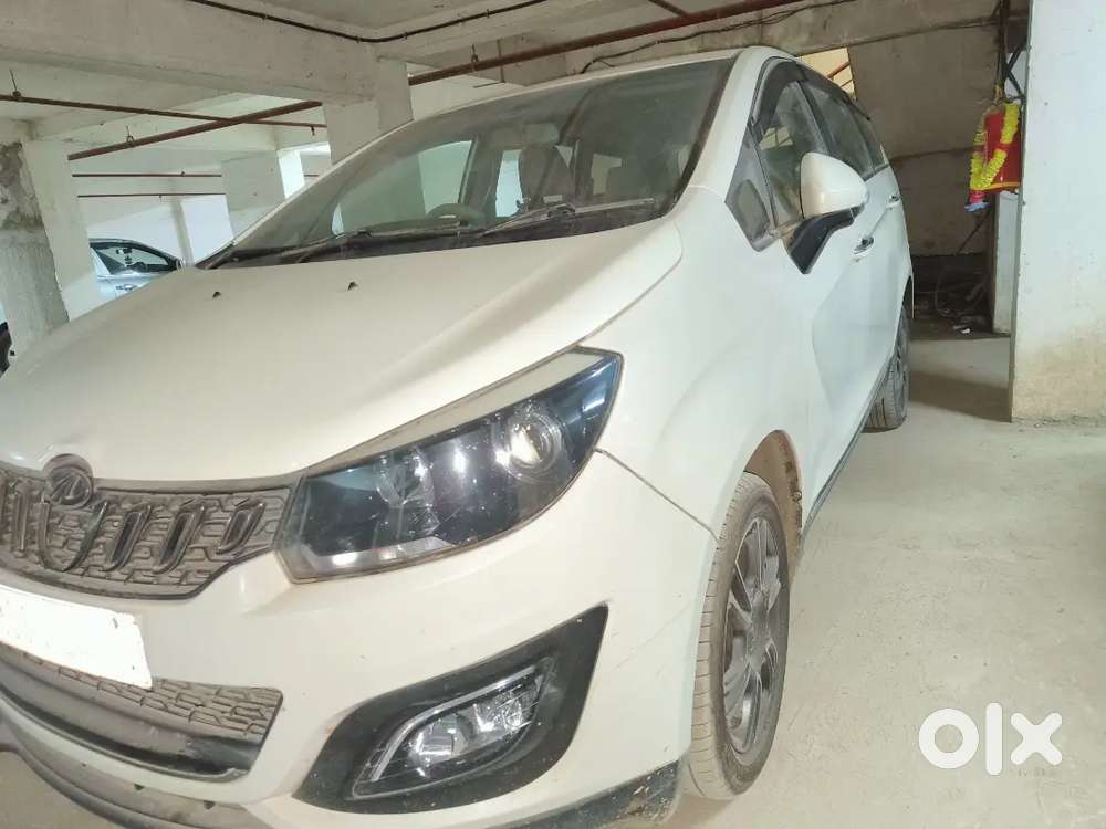 Mahindra Marazzo  M8 2018