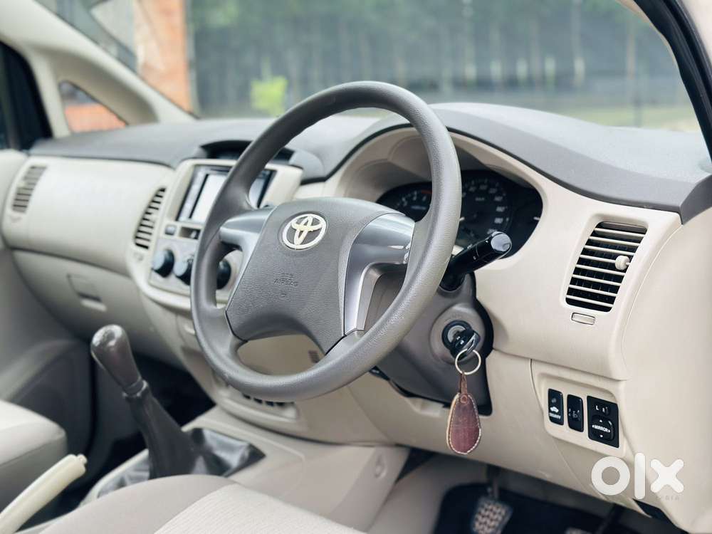 Toyota Innova 2.5 Gx 8 Str Bs-iii, 2015, Diesel