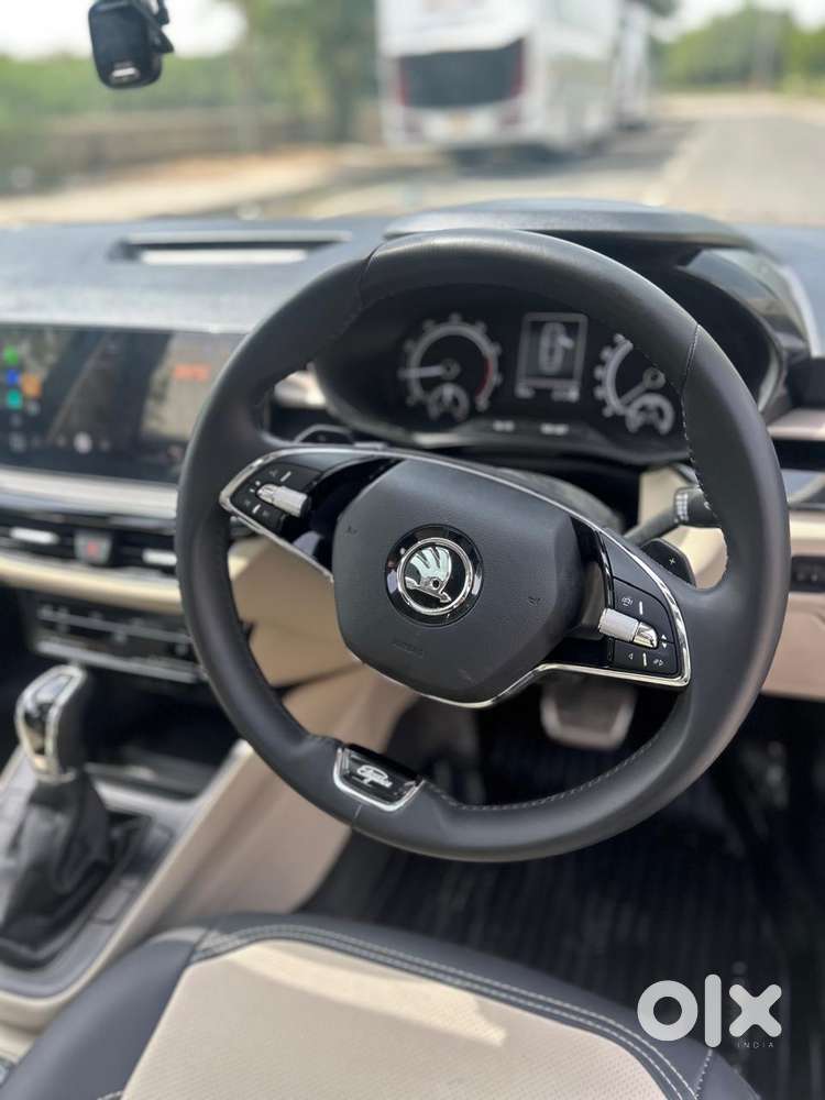 Skoda Slavia Sportline 1.0l Tsi Mt, 2025, Petrol