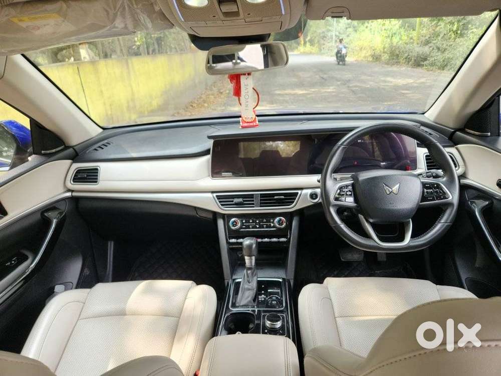Mahindra Xuv700 2.2 Ax 7 Diesel At Luxury Pack Str Awd, 2022, Diesel